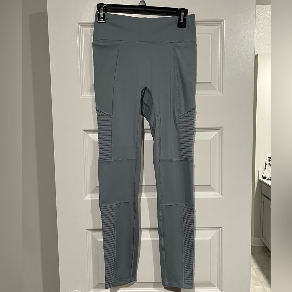 NWT Fabletics Gray Moto Leggings Size Medium